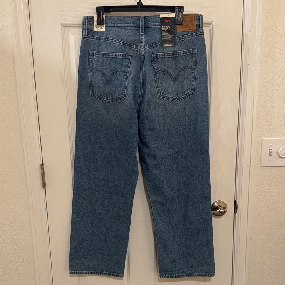 Levi’s Ribcage Straight Ankle Jeans